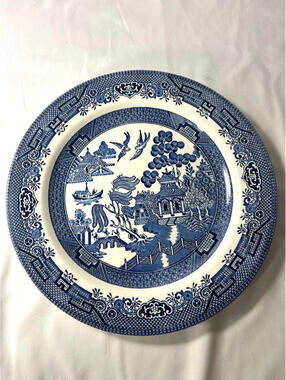 Churchill Blue Willow Dinner Plates 10 1/4" Staffordshire England Perfect